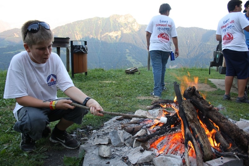 Village Camps International Summer Camp Leysin, Switzerland 2025-08-09 https://www.villagecamps.com/journals_admin/images/710-14-campfire (10).jpg